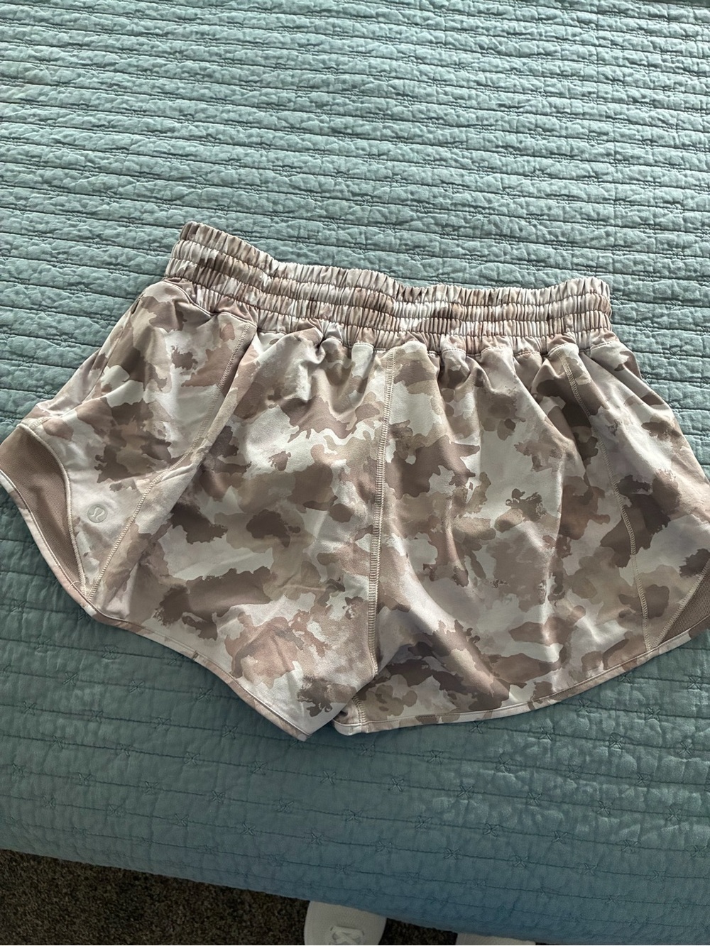lululemon athletica Women’s Desert Camo Athletic Shorts - Tan & Cream